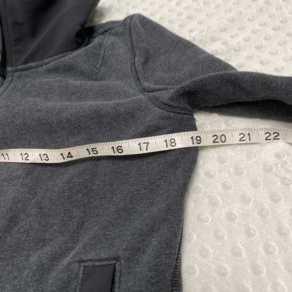 Lululemon Jacket (size 8) - Picture 8 of 10